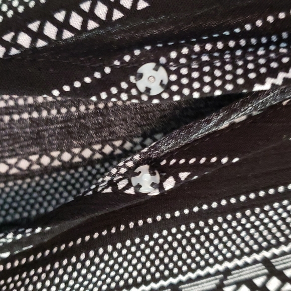 ⭐️3/$35 Ripzone Top - Picture 6 of 6